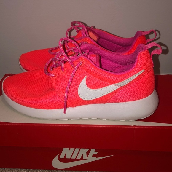 coral & pink nike roshe run sneakers - Picture 4 of 4